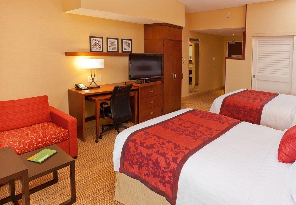 Courtyard By Marriott Buffalo Airport Чіктоваґа Екстер'єр фото