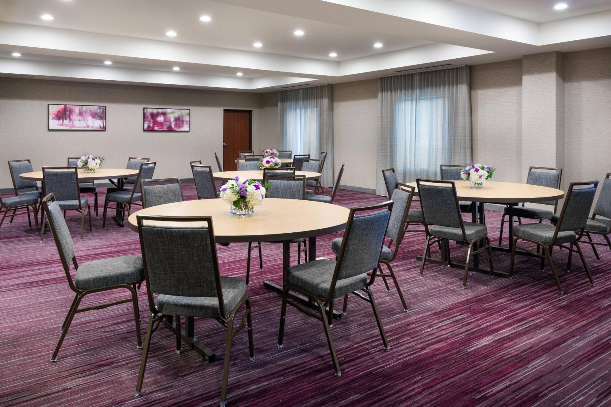 Courtyard By Marriott Buffalo Airport Чіктоваґа Екстер'єр фото