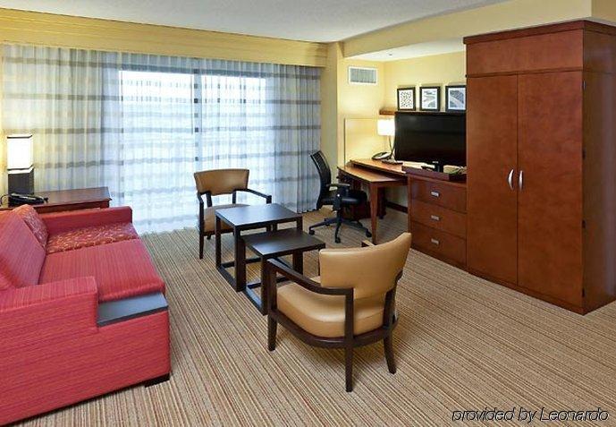 Courtyard By Marriott Buffalo Airport Чіктоваґа Номер фото