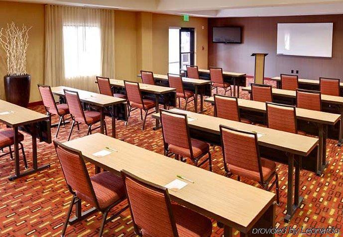 Courtyard By Marriott Buffalo Airport Чіктоваґа Зручності фото