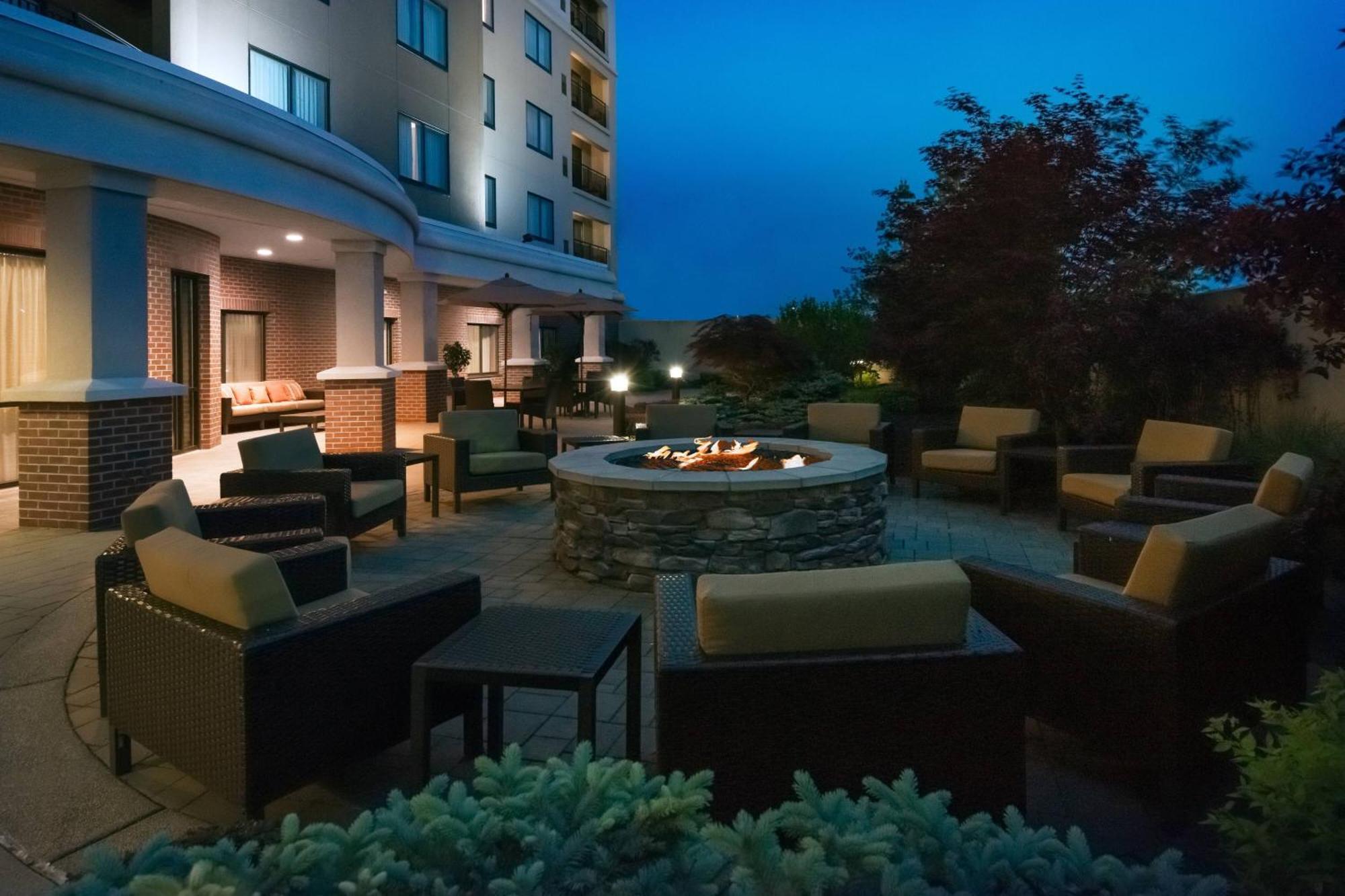 Courtyard By Marriott Buffalo Airport Чіктоваґа Екстер'єр фото