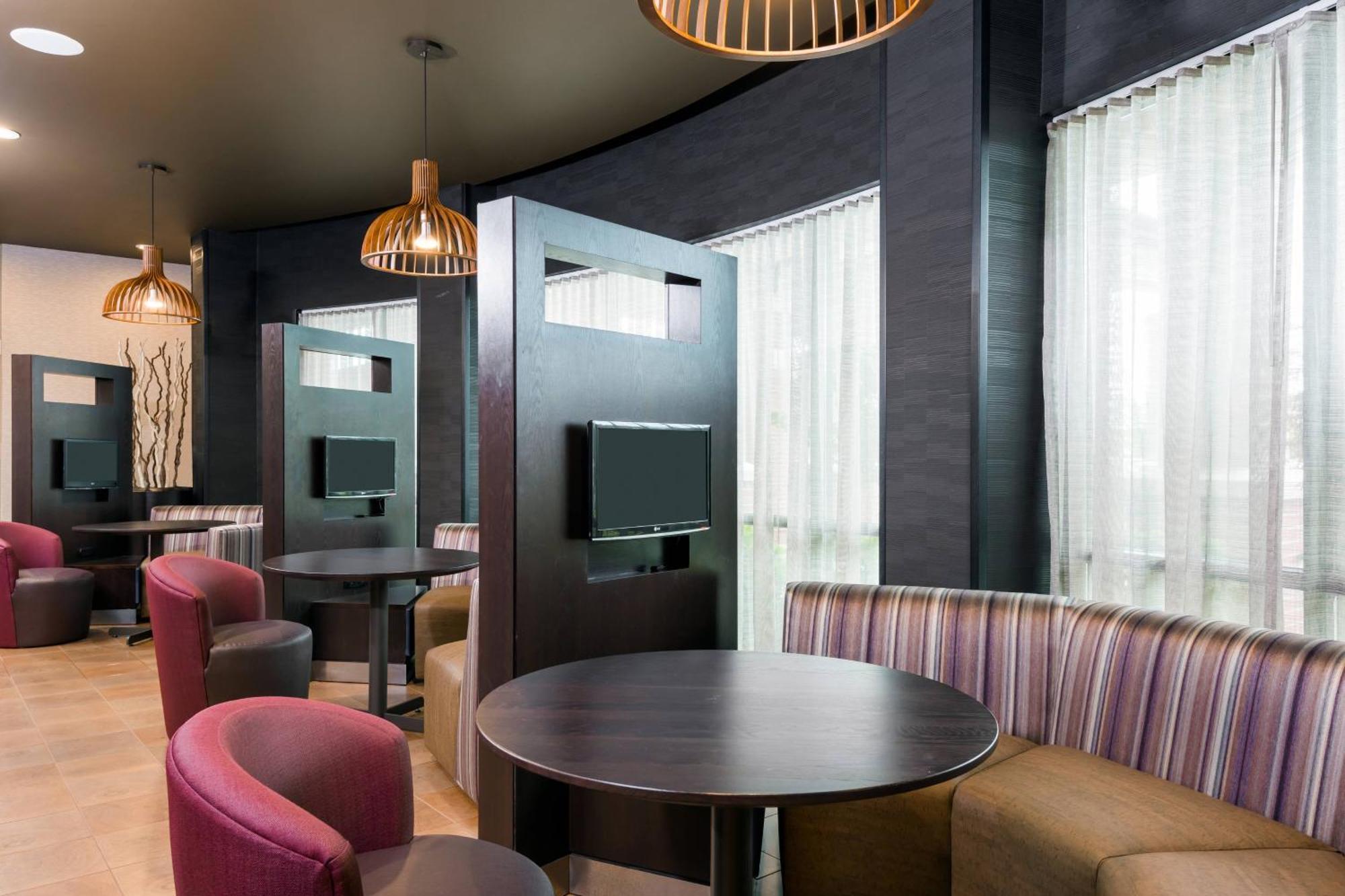 Courtyard By Marriott Buffalo Airport Чіктоваґа Екстер'єр фото
