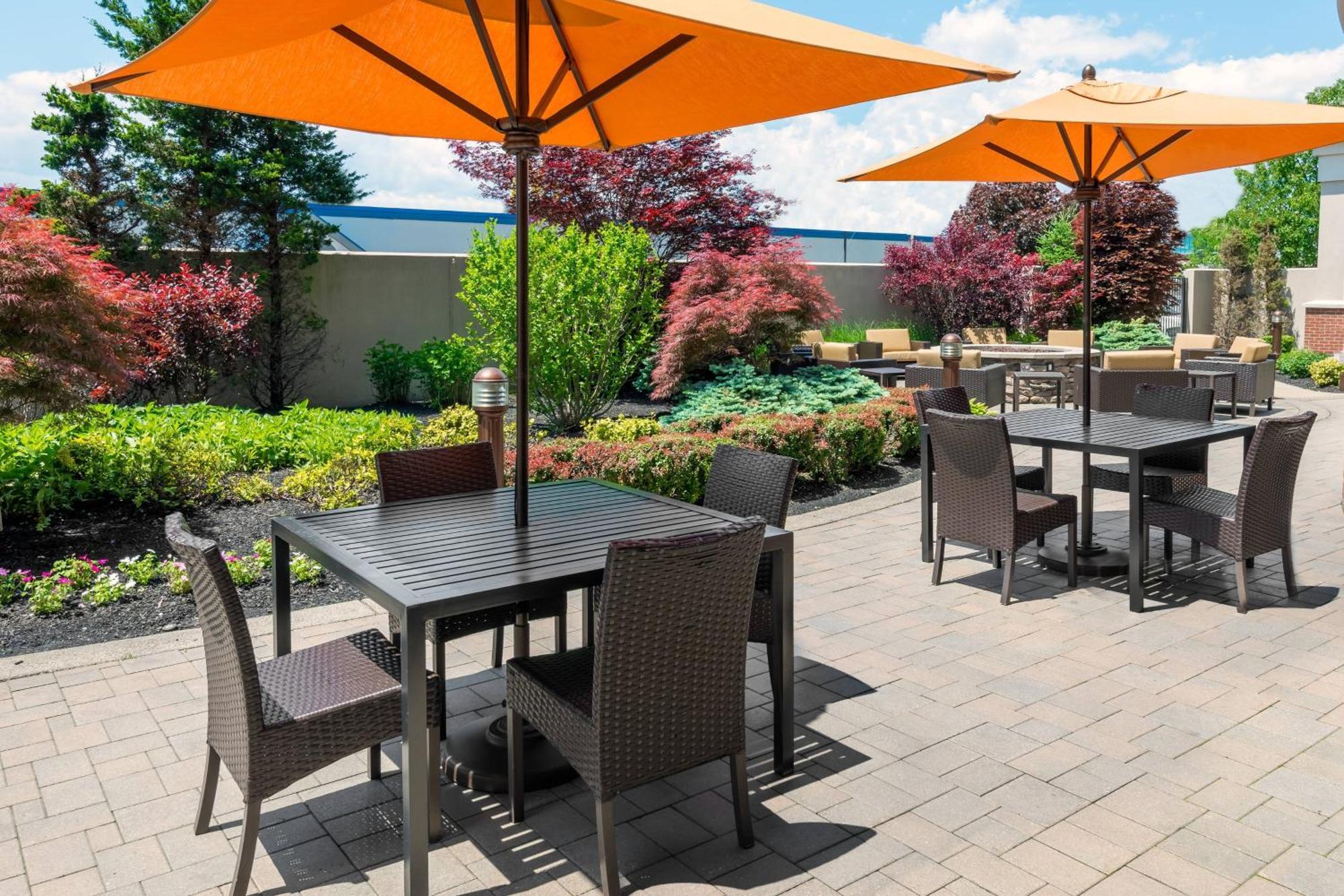 Courtyard By Marriott Buffalo Airport Чіктоваґа Екстер'єр фото