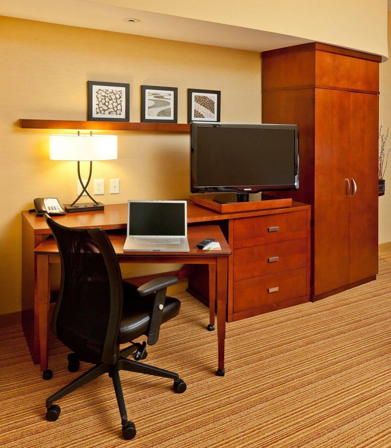 Courtyard By Marriott Buffalo Airport Чіктоваґа Номер фото