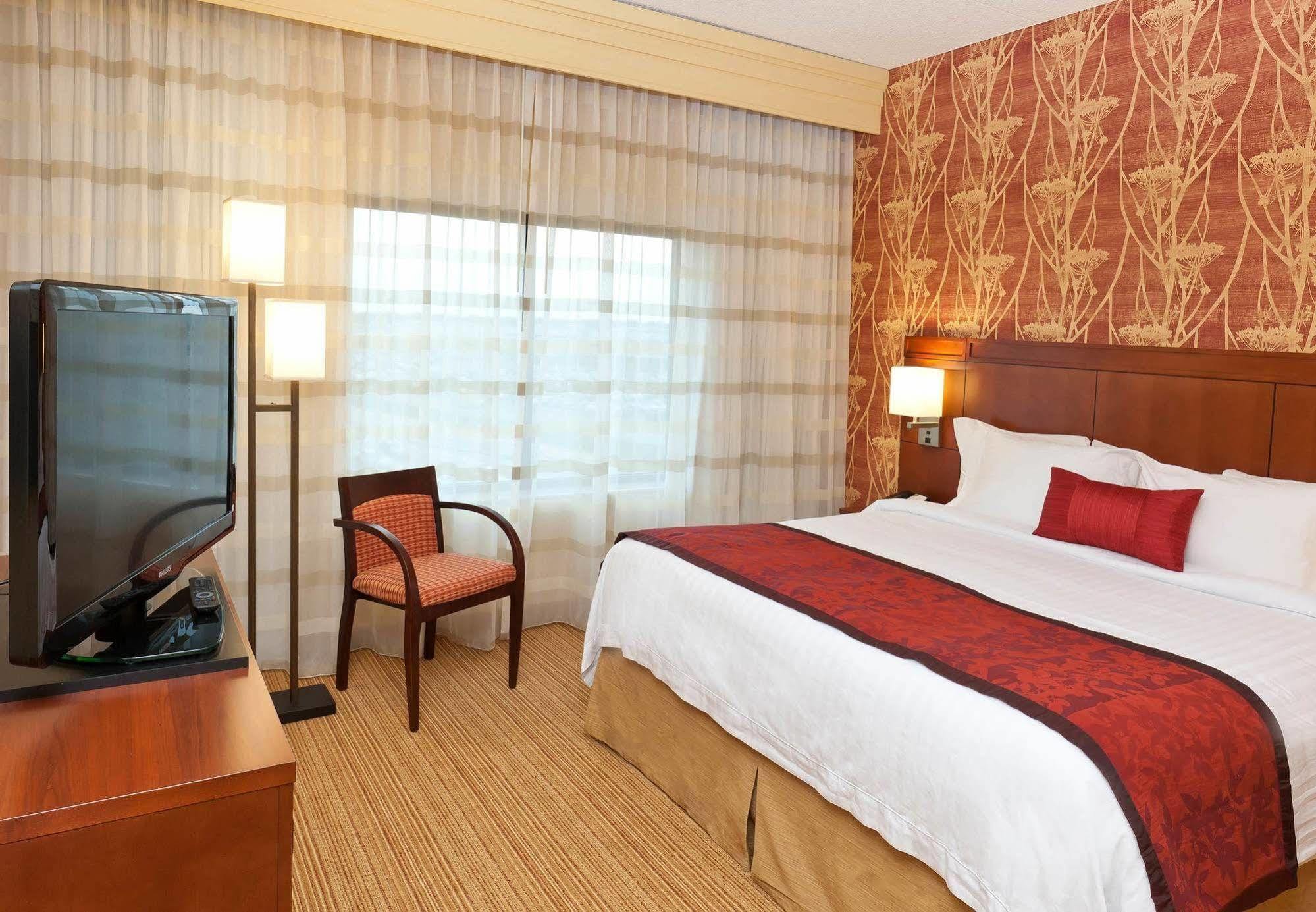 Courtyard By Marriott Buffalo Airport Чіктоваґа Екстер'єр фото