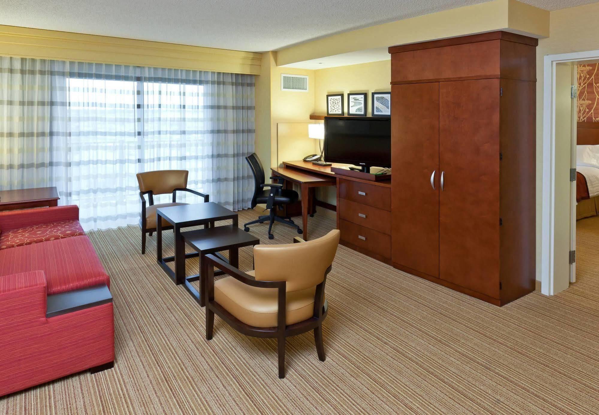Courtyard By Marriott Buffalo Airport Чіктоваґа Екстер'єр фото