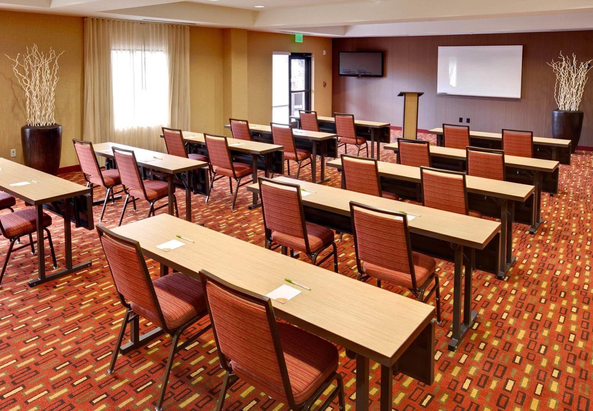 Courtyard By Marriott Buffalo Airport Чіктоваґа Екстер'єр фото